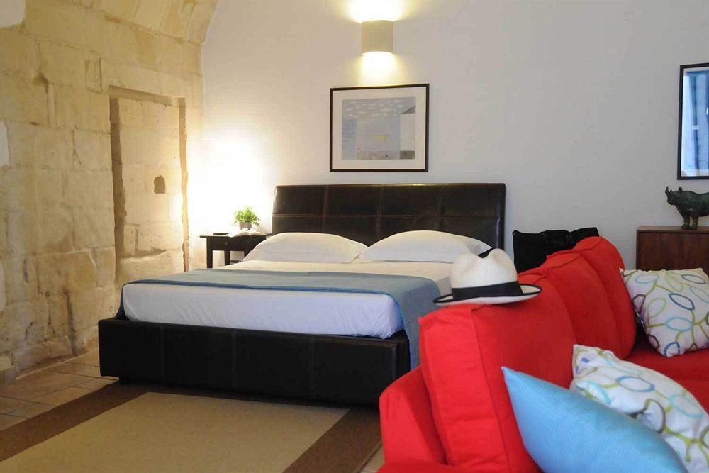 Sacre Bleu Apartments Lecce Bagian luar foto