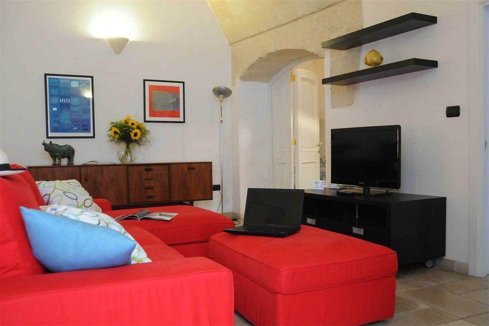 Sacre Bleu Apartments Lecce Bagian luar foto