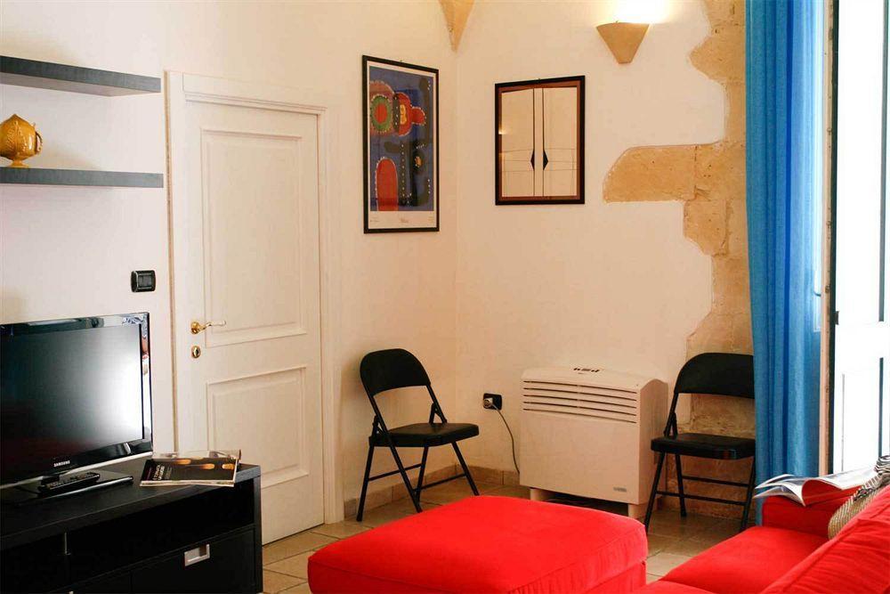 Sacre Bleu Apartments Lecce Bagian luar foto