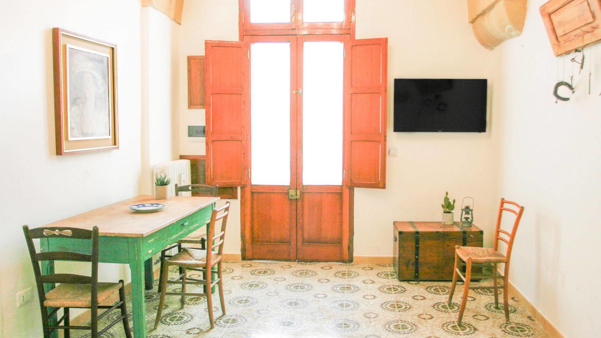 Sacre Bleu Apartments Lecce Bagian luar foto