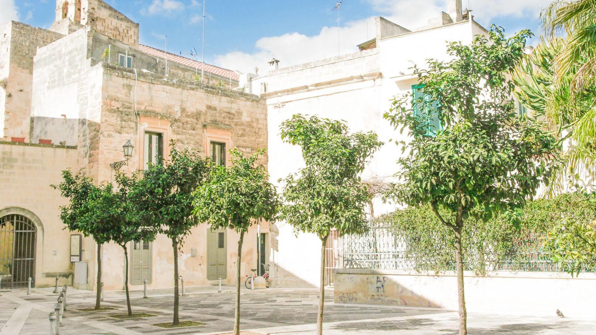 Sacre Bleu Apartments Lecce Bagian luar foto