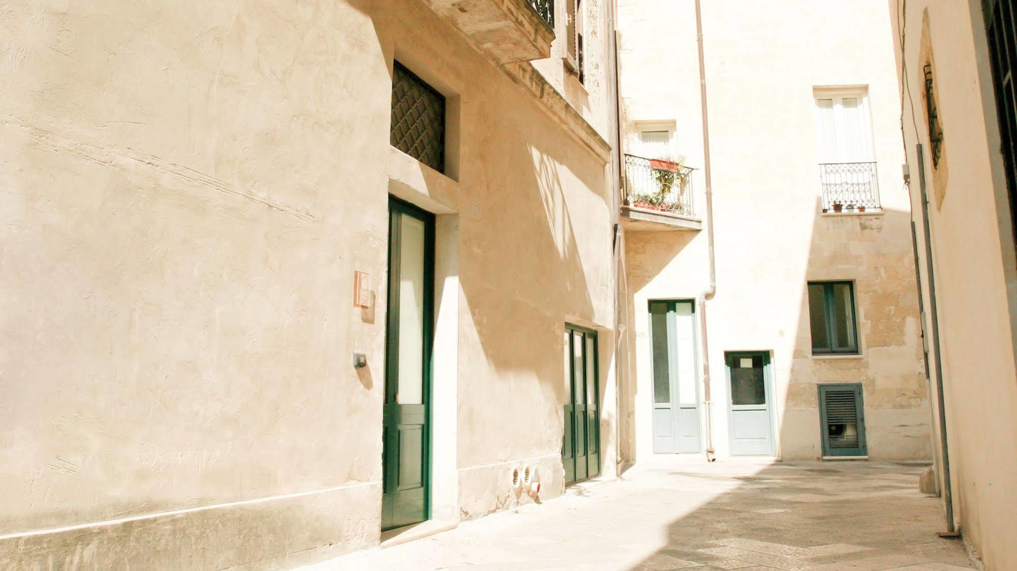 Sacre Bleu Apartments Lecce Bagian luar foto