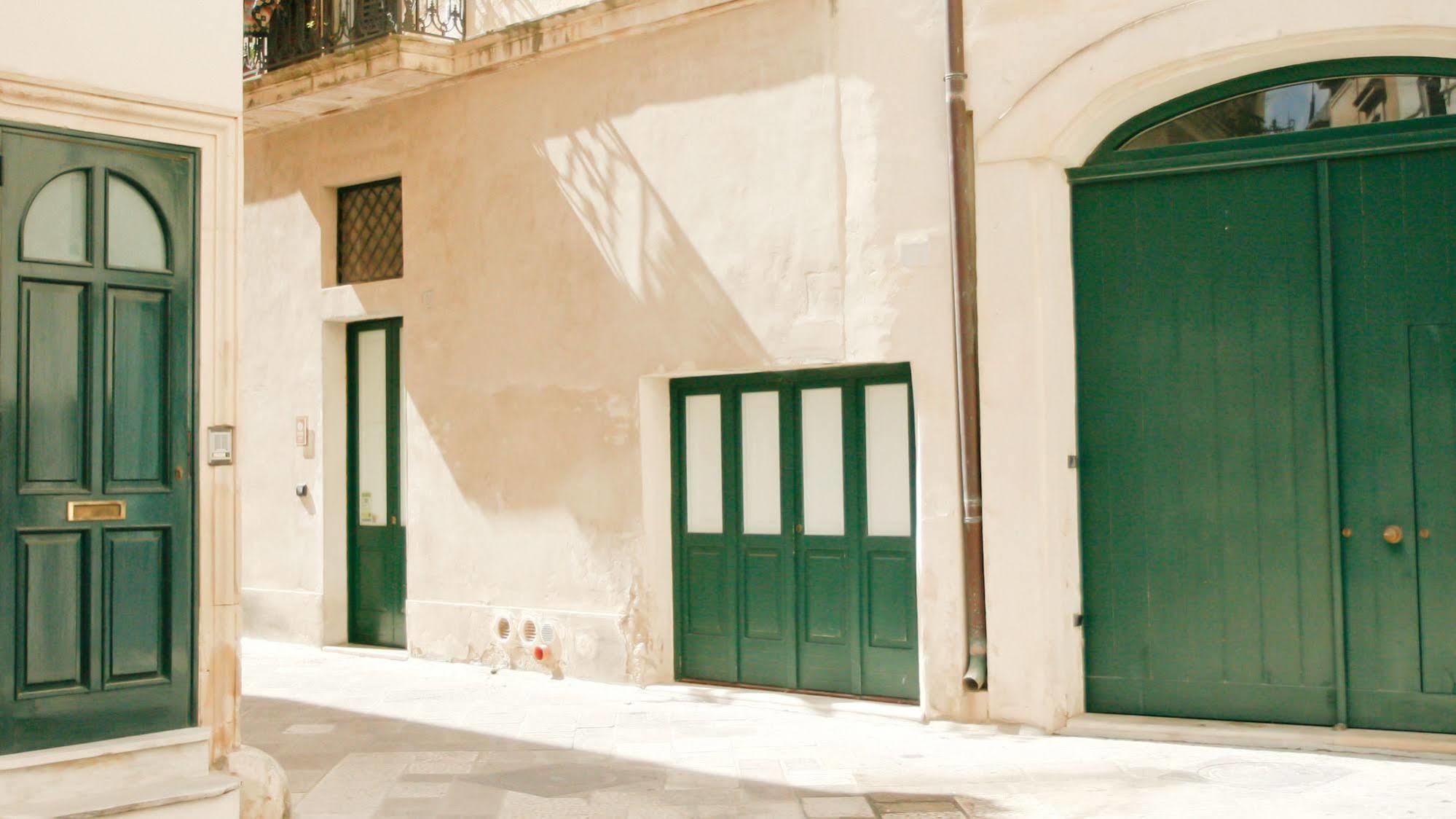 Sacre Bleu Apartments Lecce Bagian luar foto